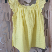 Top jaune avec broderie anglaise