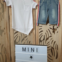 Ensemble tee-shirt blanc et bermuda