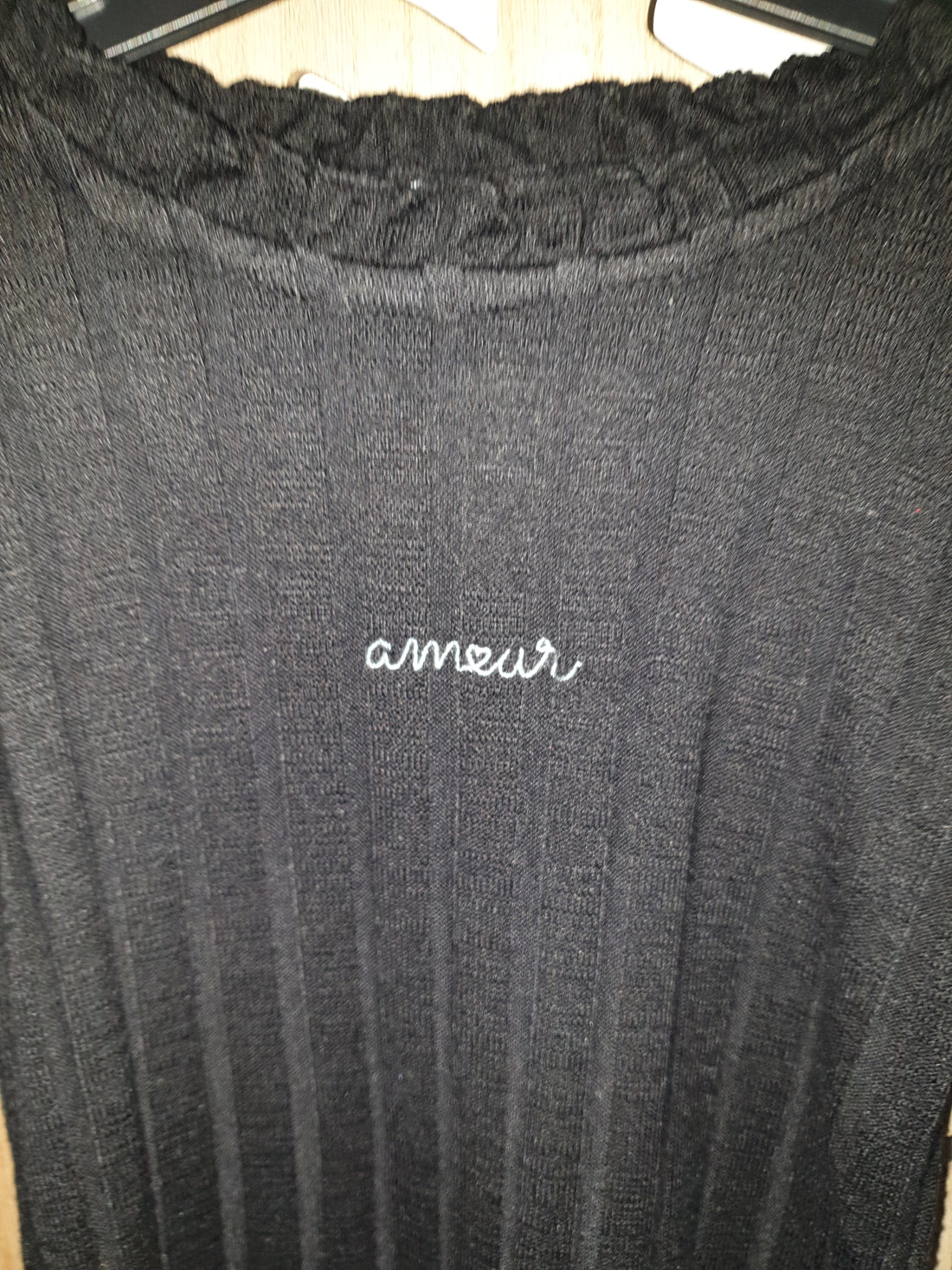 Pull fin brodé "amour" Maëlya