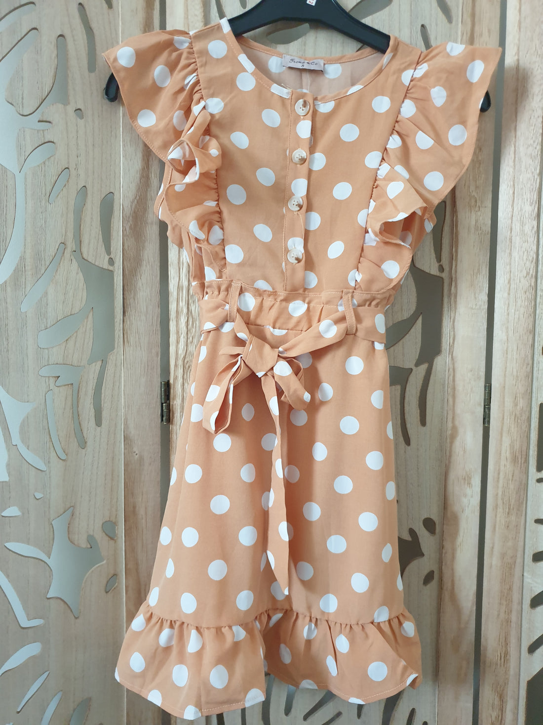 Robe beige à pois blancs
