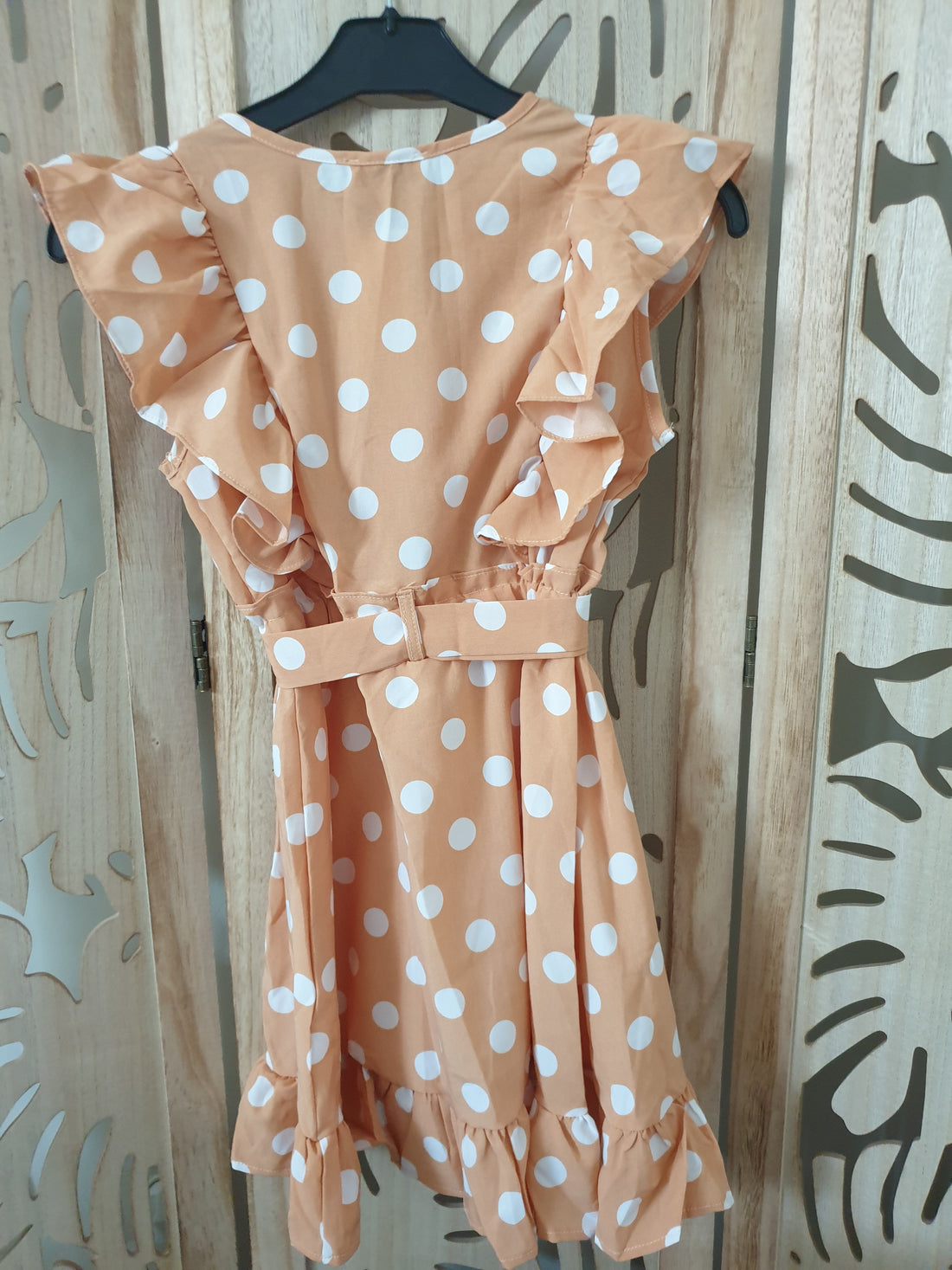 Robe beige à pois blancs