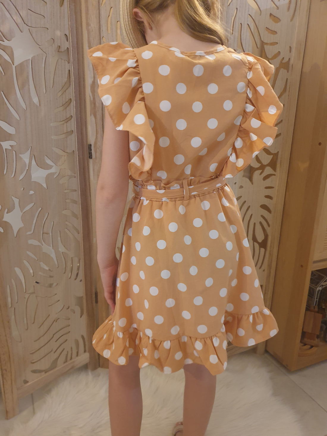 Robe beige à pois blancs