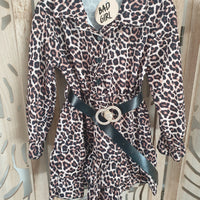 Robe léopard avec ceinture