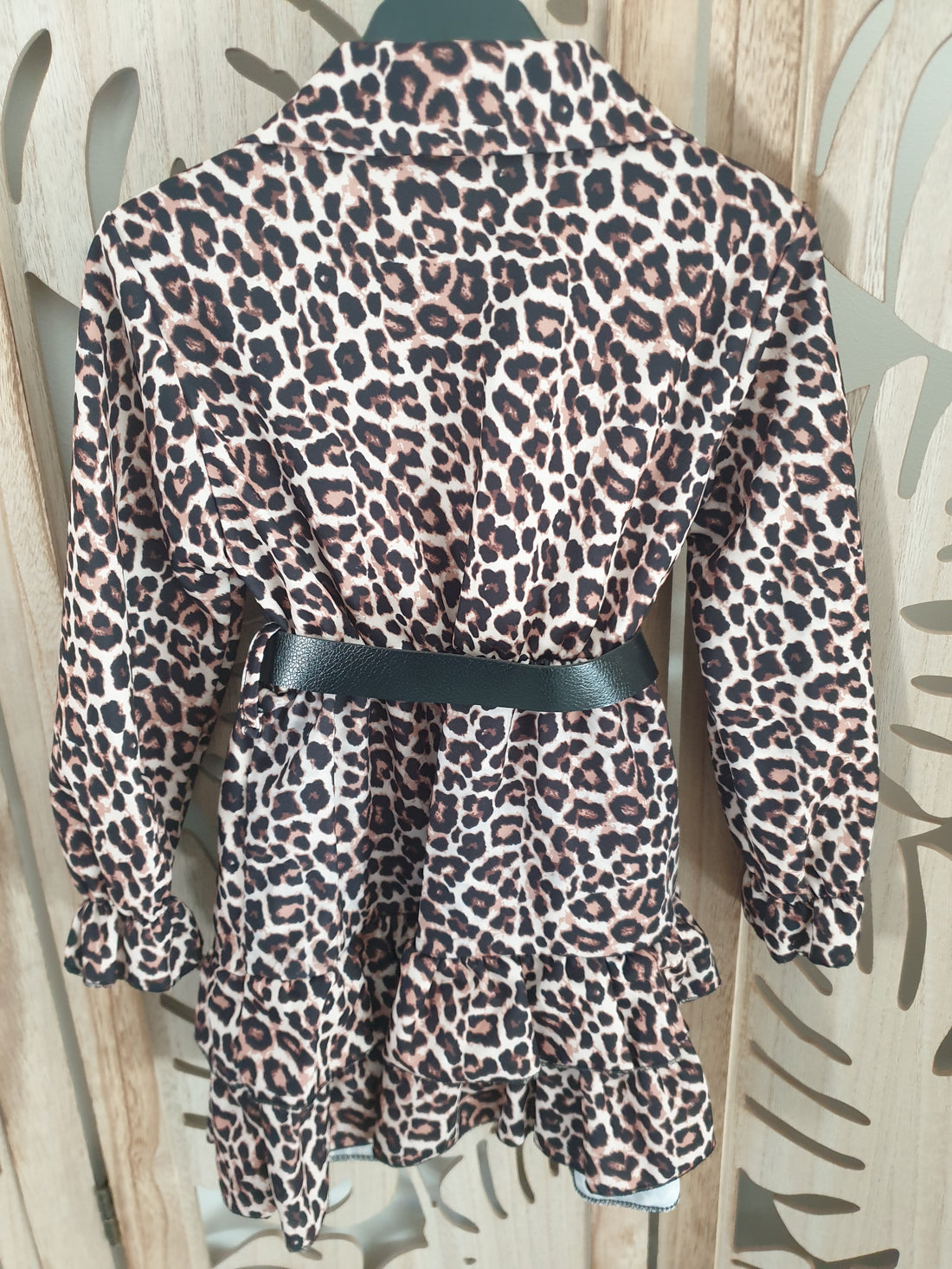 Robe léopard avec ceinture