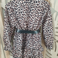 Robe léopard avec ceinture