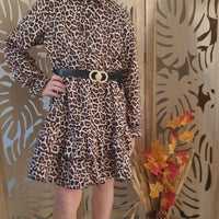 Robe léopard avec ceinture