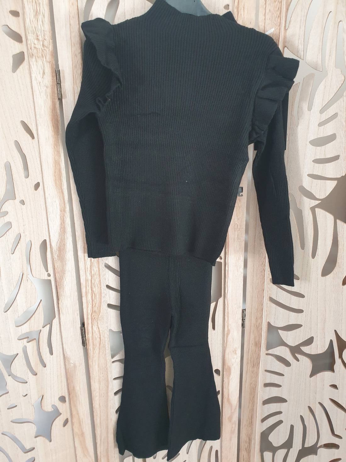 Ensemble en maille pull à volants et pantalon flare