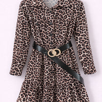 Robe léopard avec ceinture
