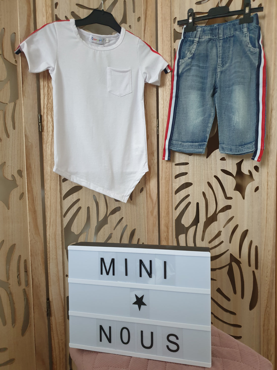 Ensemble tee-shirt blanc et bermuda
