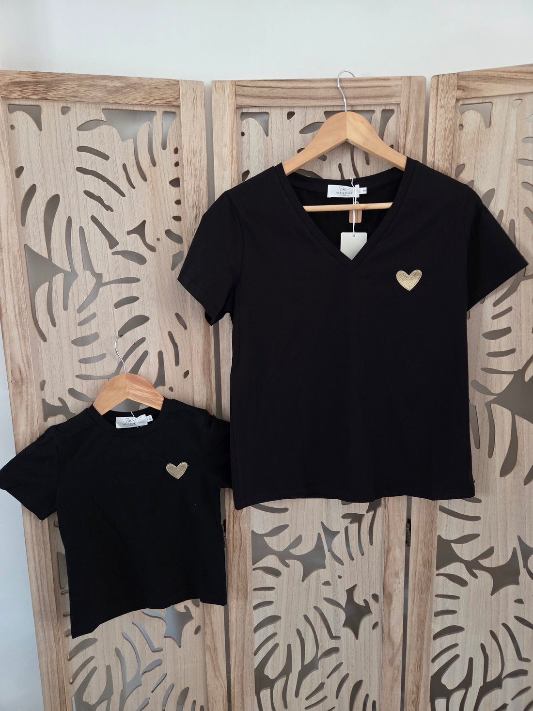 T-shirt noir coeur brodé doré fille