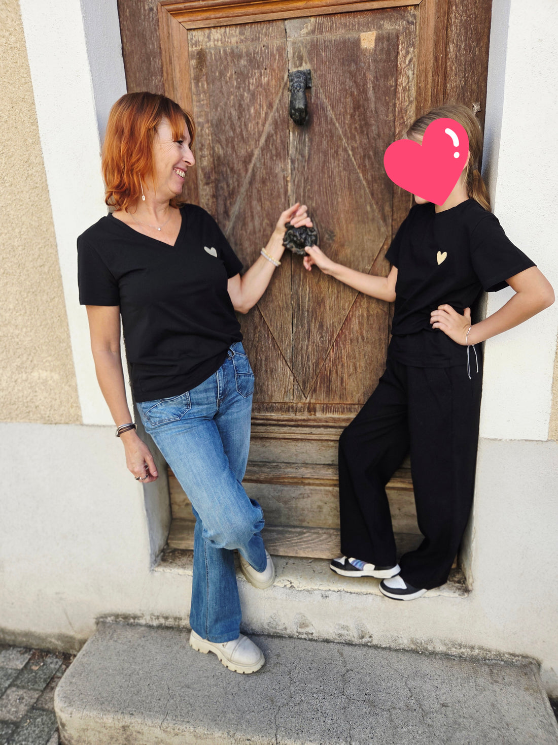 T-shirt noir coeur brodé doré fille