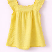 Top jaune avec broderie anglaise