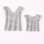 T-shirt rayé marine et blanc (Maman)